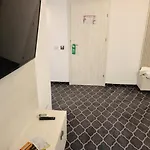 Eros 招待所 3*