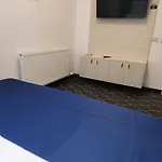 Eros 招待所 3*